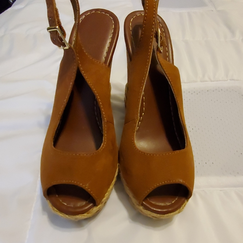 Wedge shoes
